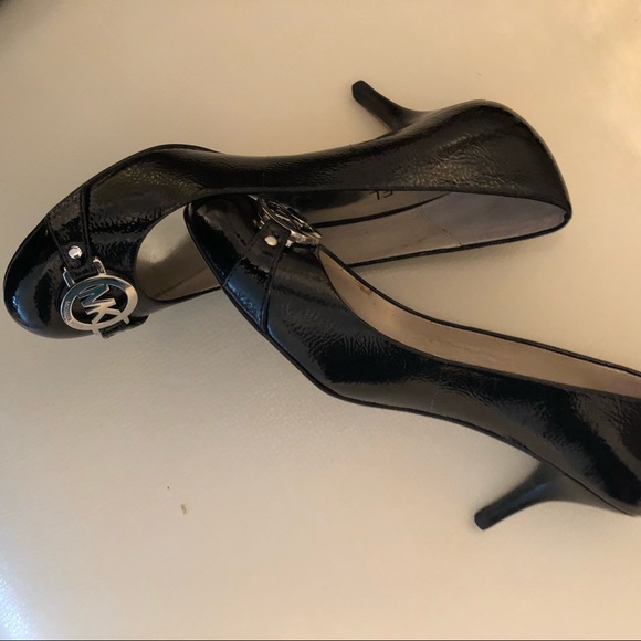 Micheal Kors Shoes - Picture 2 of 3